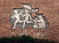 Hrmln koulun seinreliefi