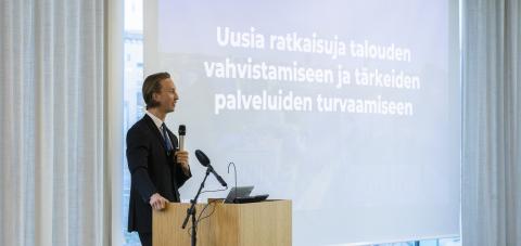 Pormestari Ilmari Nurminen talousarvion esitystilaisuudessa 2027