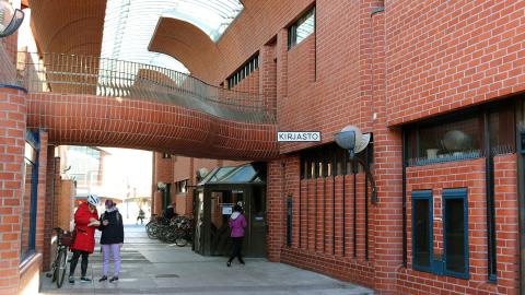Entrance to Hervanta Library.