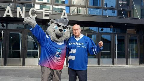 Spiky, the official mascot of Ice Hockey World Championship 2023, and Juha Yli-Rajala