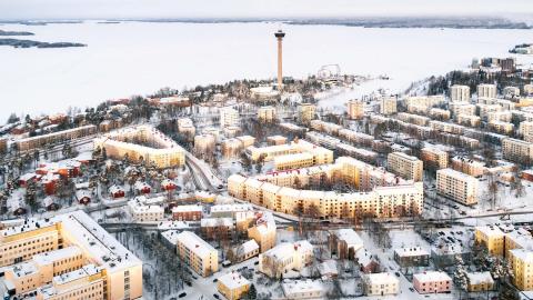 Talvista Amuria ja Särkänniemen aluetta ilmasta nähtynä.