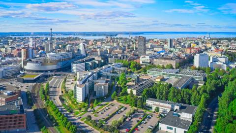 Kuvassa näkyy Tampereen keskustaa ylhäältä päin kuvattuna.