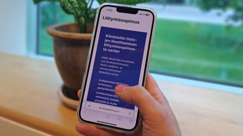 Tampereen Veden ohjeet ja lomakkeet sivusto matkapuhelimella avattuna