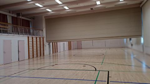 Kaarilan koulun liikuntasali