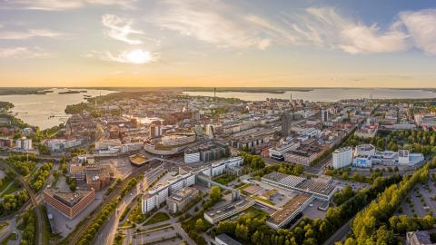 Dronella kuvattua ilmakuvaa Tampereen kaupungista.