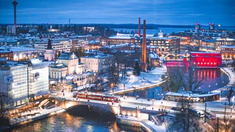 Talvinen Tampere taivaalta käsin.