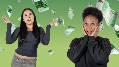 Kaksi nuorta vihreän taustan edessä. Taustalla tippuu seteleitä. 