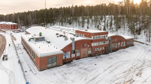 Ilmakuva talvisesta Rollikkahallista.