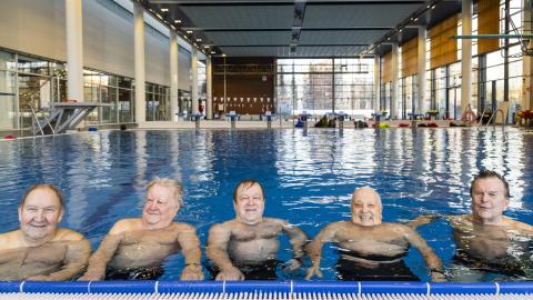 Kimmo Leinonen, Erkki Räsänen, Juha Lindgren, Harri Kanto and Seppo Asp are in the pool at Tampere Swimming Centre.
