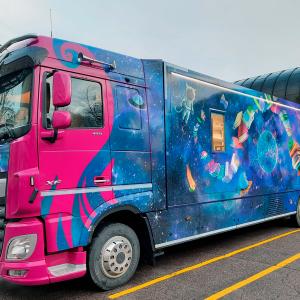 Kirjastoauto Kosmos.