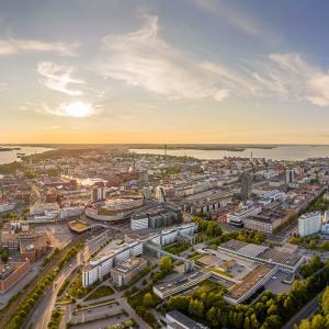 Dronella kuvattua ilmakuvaa Tampereen kaupungista.