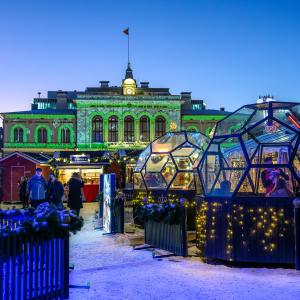 Tampereen Joulutori ilta-aikaan.
