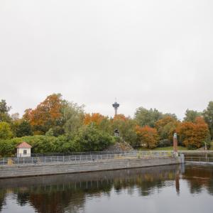 Syksyinen Tammerkosken rantamaisema.