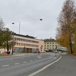Satakunnankadun ja Pirkankadun risteysalue syksyllä kuvattuna.
