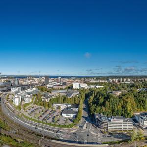 Viinikankadun maisemaa taivaalta kuvattuna kesällä.