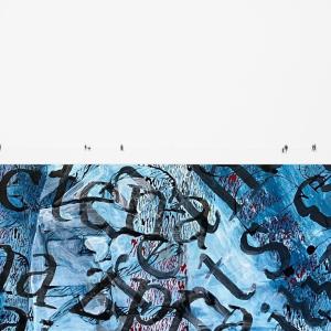 Abstrakti kuva, jossa tekstiä ja ihmishahmoja.