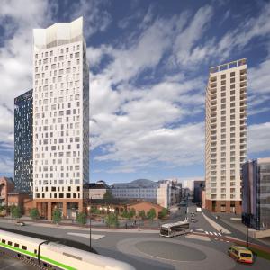 Vaalea torni oikealla radan takana.