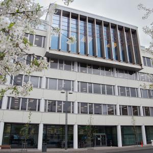 Tampereen kaupungintalon B-sisäänkäynti