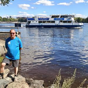 Erkka Ikonen is standing on the shore of Eteläpuisto on a summer day.