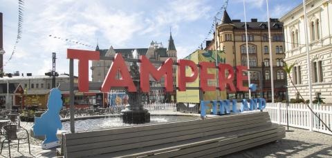 Isot Tampere.Finland-kirjaimet esillä Keskustorilla.