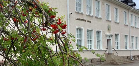 Lamminpään koulun päärakennus.