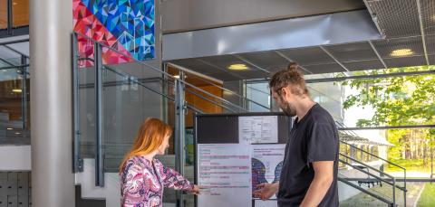 Ohjaushetki ilmoitustaululla