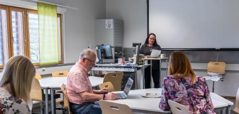 Aikuislukion luokkatilanne