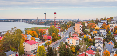 Pispalaa ilmasta nähtynä, taustalla Näsijärvi ja Näsinneula.
