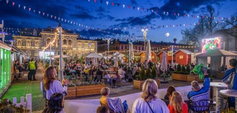 Keskustori on täynnä jääkiekon maailmanmestaruuskisojen seuraajia.