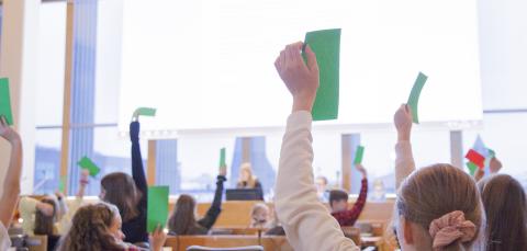 Nuorten vaaleissa äänestämistä