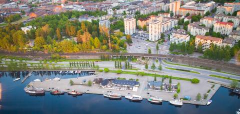 A top view of an autumn park and apartment buildings.