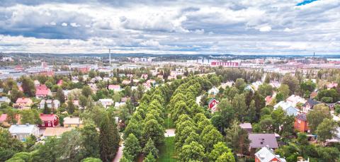 Kesäinen ilmakuva Viinikanpuistosta.