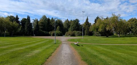 Härmälänpuiston keskikäytävää.