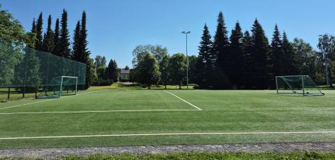 Tapiolanpuiston pelikenttä.