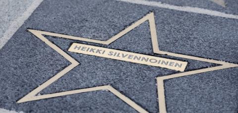 Tähtikadun tähti, jossa lukee Heikki Silvennoinen