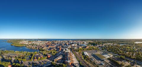 Ilmakuva etelästä kohti järjestelyratapihan aluetta ja Nokia Arenaa