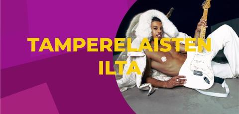 Värikäspohjaisessa ilmoituksessa on nuori valkoisiin pukeutunut mies lattialla kyljellään. Hän pitelee valkoista kitaraa. Kuvan päällä lukee Tamperelaisten ilta.