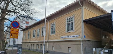 Koulukadun päiväkodin sisäänkäynti.