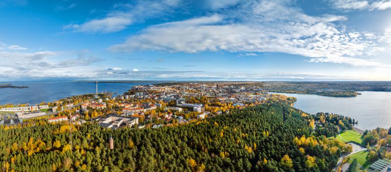Tampere in autumn, seen from the air. The forests of Pyynikki in the foreground.