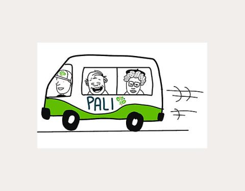 Piiroskuvassa Pali-palveluliikenteen bussissa kuljettaja ja kaksi kyytiläistä.