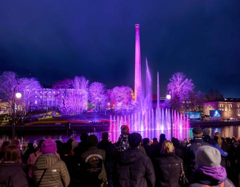 Tanssivat vedet -valo-ja vesitaidetta Valoviikoilla.