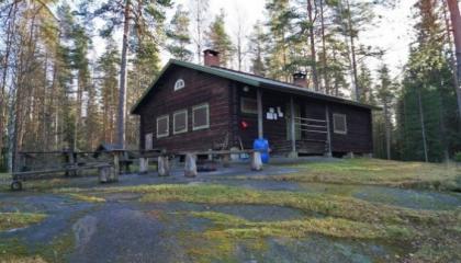 Kintulammi cabin is a traditional old lumberjacks’ cabin.