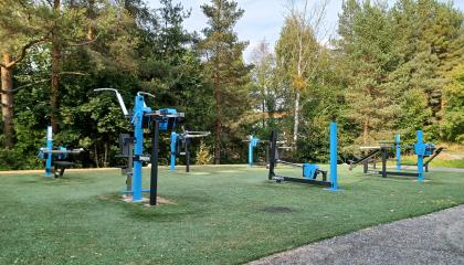 The equipment at the Ahvenisjärvi outdoor gym.