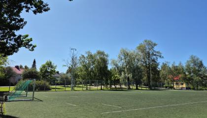 Pallokenttä Riihipuistossa.