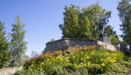 Näsinpuiston istutuksia.