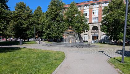 Suihkulähde Emil Aaltosen puistossa.