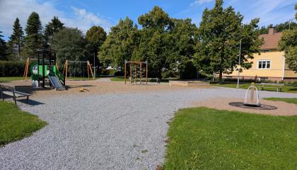 Härmälänpuiston leikkipaikka.