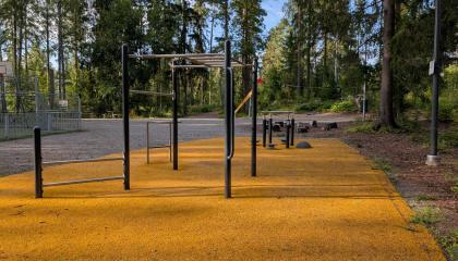 Multisillanpuiston ulkokuntosali.