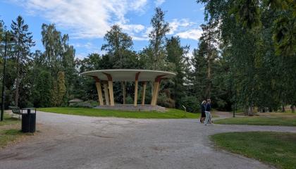 Nasinpuiston laululava.