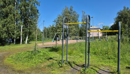 Pahalammenpuiston kuntoiluvälineitä